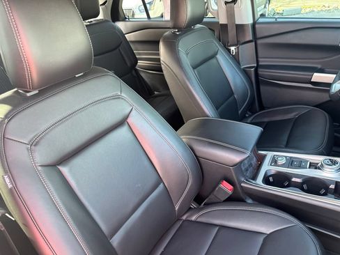 Used 2023 Ford Explorer XLT w/ Equipment Group 202A AWD/4WD image 36