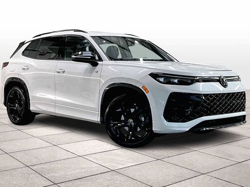 New 2026 Volkswagen Tiguan SE R-Line image 2