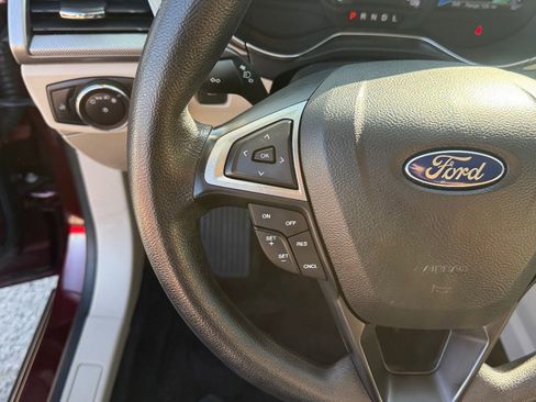 Used 2018 Ford Fusion SE FWD image 21