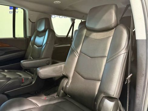 Used 2019 Cadillac Escalade ESV Luxury image 25