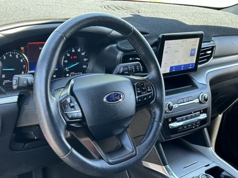 Used 2020 Ford Explorer XLT w/ Equipment Group 202A RWD image 26
