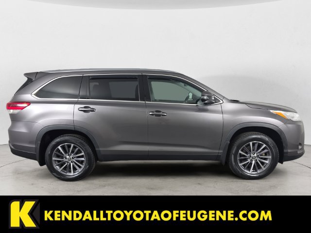 Used 2019 Toyota Highlander XLE AWD/4WD image 4