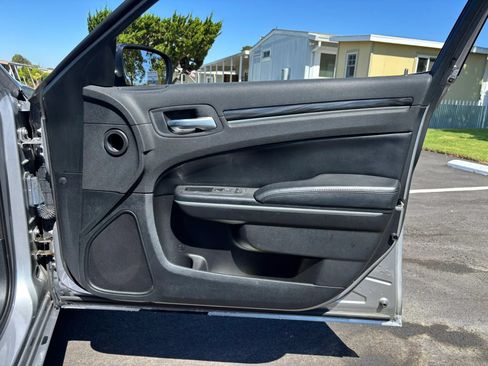 Used 2018 Chrysler 300 Touring L RWD image 14