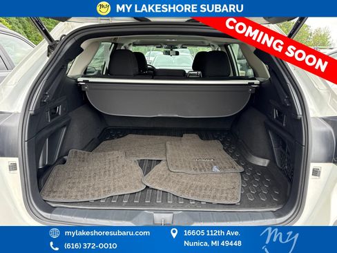 Used 2025 Subaru Outback Premium AWD/4WD image 11