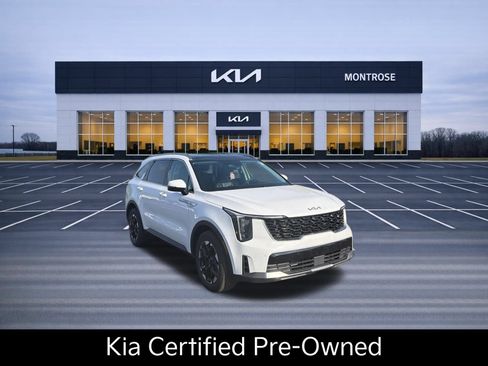 Used 2024 Kia Sorento S w/ Panoramic Sunroof Package FWD image 3