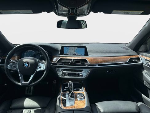Used 2019 BMW 750i xDrive image 9