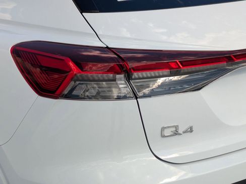 Used 2024 Audi Q4 e-tron Prestige image 17