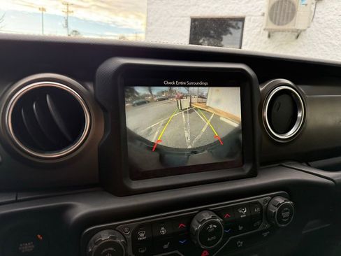 Used 2019 Jeep Wrangler Unlimited Rubicon w/ Dual Top Group image 9