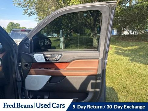 Used 2022 Lincoln Navigator Reserve AWD/4WD image 21