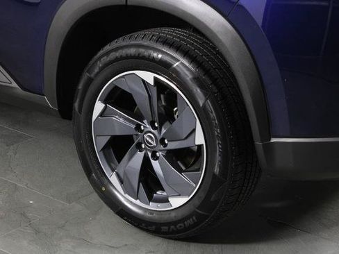 Certified 2025 Nissan Rogue SV FWD image 15