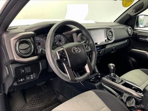 Used 2022 Toyota Tacoma TRD Off-Road image 14