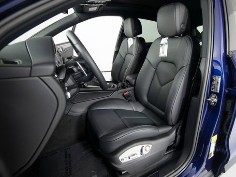 New 2026 Porsche Macan image 5