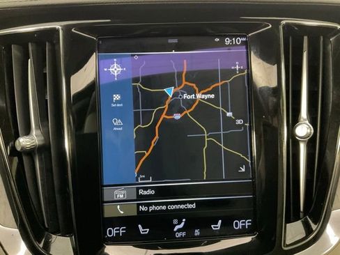 Used 2021 Volvo S60 T5 Inscription image 13