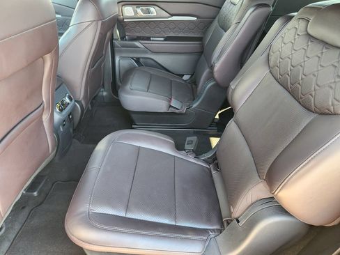 Used 2025 Ford Explorer Platinum w/ LUX Leather Package AWD/4WD image 32