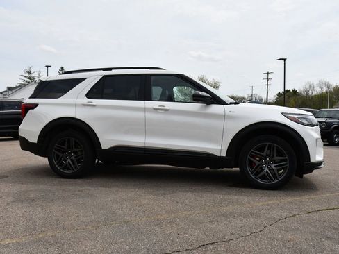 Used 2025 Ford Explorer ST-Line w/ ST-Line Street Pack AWD/4WD image 8