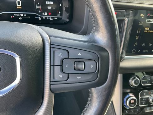 Used 2022 GMC Yukon XL Denali image 13