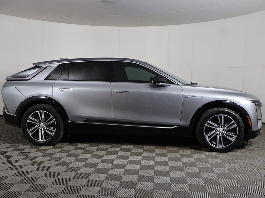 Used 2024 Cadillac Lyriq Luxury RWD image 17