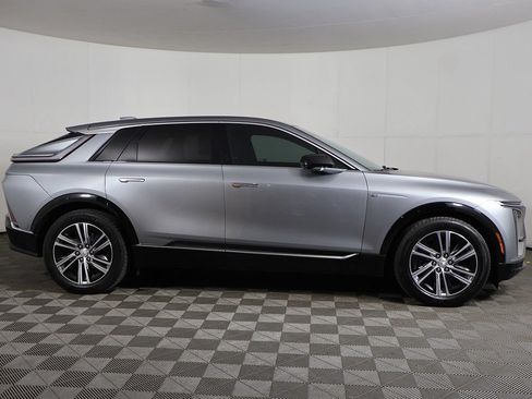 Used 2024 Cadillac Lyriq Luxury RWD image 17