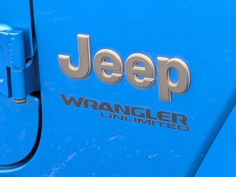 Used 2022 Jeep Wrangler Unlimited Rubicon w/ Xtreme Recon 35" Tire Package AWD/4WD image 13