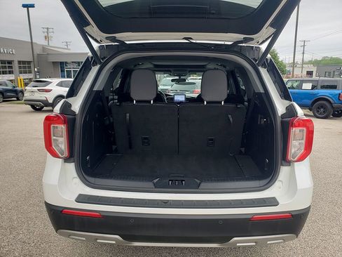Used 2023 Ford Explorer XLT w/ Equipment Group 202A AWD/4WD image 16
