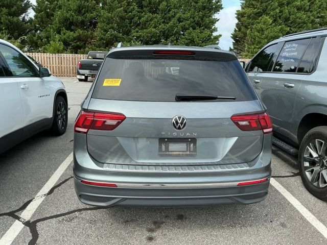 Used 2024 Volkswagen Tiguan SE FWD image 3