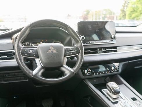 Used 2023 Mitsubishi Outlander SE AWD/4WD image 15