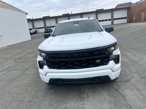 Used 2023 Chevrolet Silverado 1500 Custom image 3