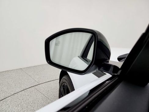 Certified 2023 Land Rover Range Rover Velar R-Dynamic S AWD/4WD image 19