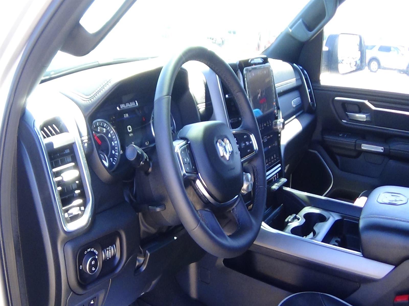 Used 2025 RAM 1500 Laramie w/ Sport Appearance Package AWD/4WD image 18