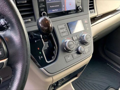 Used 2020 Toyota Sienna XLE w/ XLE Navigation Package image 16