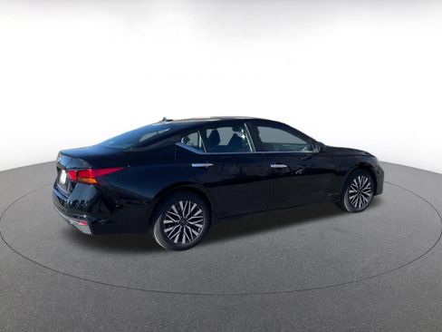 Used 2025 Nissan Altima 2.5 SV image 15