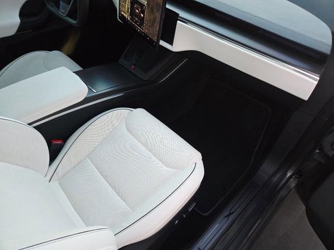 Used 2022 Tesla Model X Plaid image 29