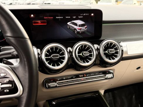 Used 2023 Mercedes-Benz GLB 250 w/ Premium Package image 41