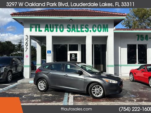 Used 2018 Ford Focus SE FWD image 1