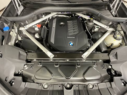 Used 2021 BMW X7 xDrive40i w/ M Sport Package AWD/4WD image 29