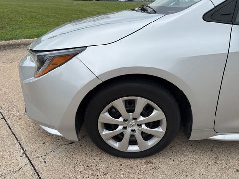 Used 2024 Toyota Corolla LE FWD image 2