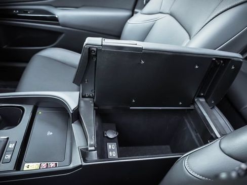 Used 2025 Lexus ES 300h w/ Premium Package FWD image 18