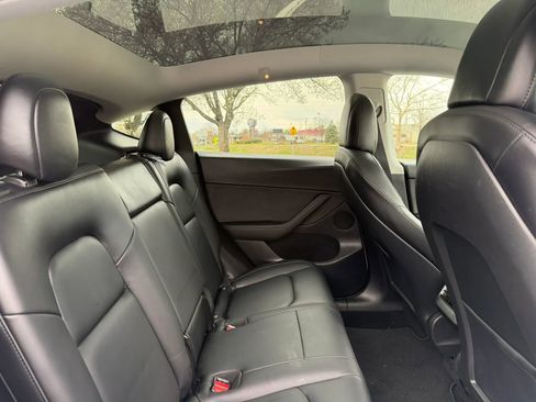 Used 2021 Tesla Model Y Long Range image 10