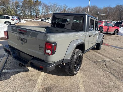 Used 2022 Jeep Gladiator Willys image 2