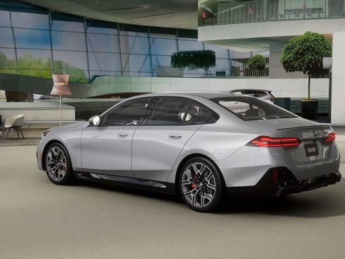 New 2026 BMW i5 eDrive40 w/ M Sport Package image 2