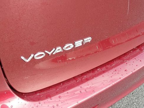 Used 2022 Chrysler Voyager LX FWD image 16