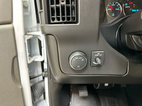 Used 2025 Chevrolet Express 3500 LS image 20