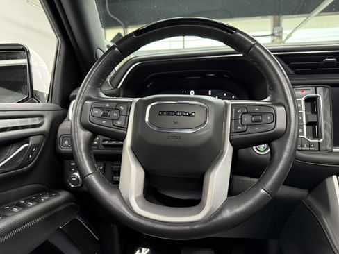 Used 2023 GMC Yukon Denali image 16