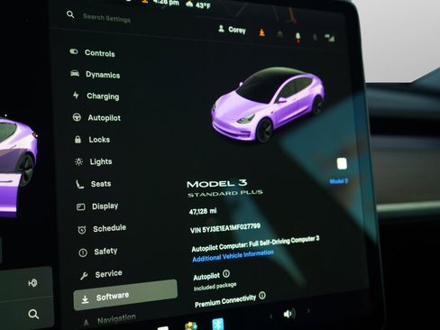 Used 2021 Tesla Model 3 Standard Range Plus image 40