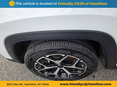 Used 2025 Jeep Compass Limited image 12