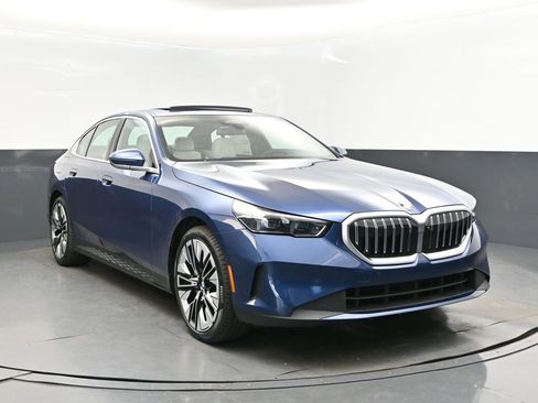 New 2026 BMW 530i w/ Premium Package image 9