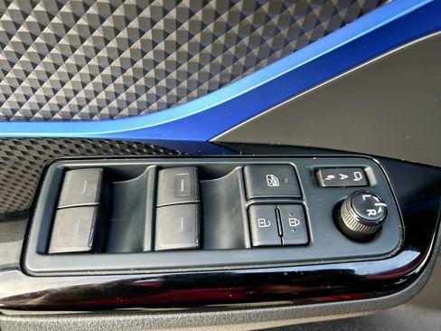 Used 2022 Toyota C-HR XLE FWD image 12