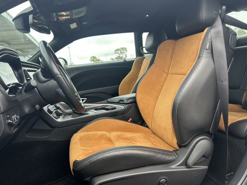 Used 2022 Dodge Challenger GT w/ Plus Package image 10