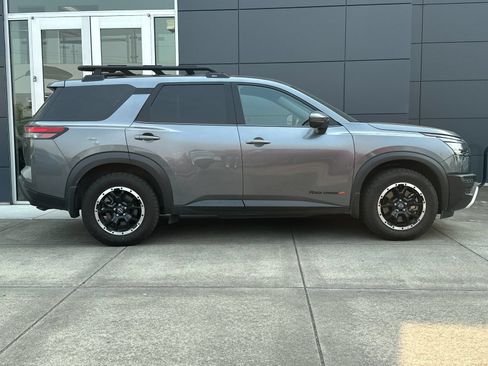 Used 2024 Nissan Pathfinder Rock Creek AWD/4WD image 2
