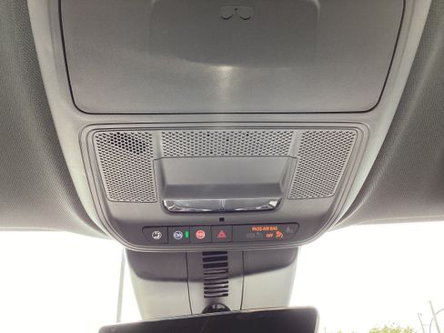 Used 2026 GMC Acadia Elevation w/ Elevation Premium Package FWD image 22